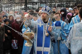В праздник Казанской иконы Божией Матери епископ Леонтий совершил Литургию, возглавил крестный ход и отслужил молебен от губительного поветрия в кафедральном храме
