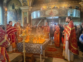 В день Радоницы епископ Леонтий совершил Литургию и панихиду в Казанском соборе