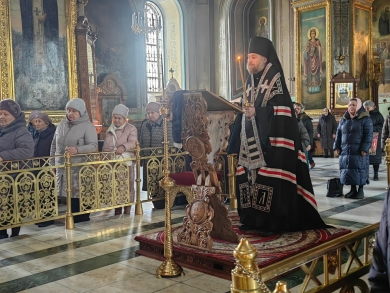 В понедельник первой седмицы Великого поста епископ Леонтий совершил повечерие с чтением Великого канона прп. Андрея Критского в Казанском соборе