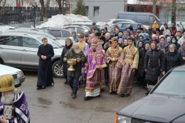 В честь празднования Феодоровской иконы Божией Матери епископ Леонтий совершил Литургию и возглавил крестный ход