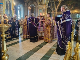 В канун Недели 4-й Великого поста епископ Леонтий совершил всенощное бдение в Казанском соборе