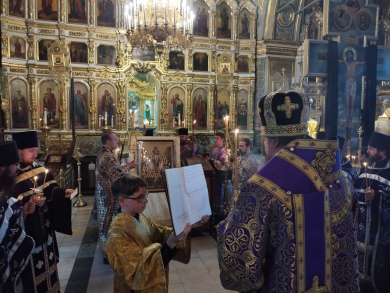 В канун Недели 5-й Великого поста епископ Антоний совершил всенощное бдение в Казанском соборе